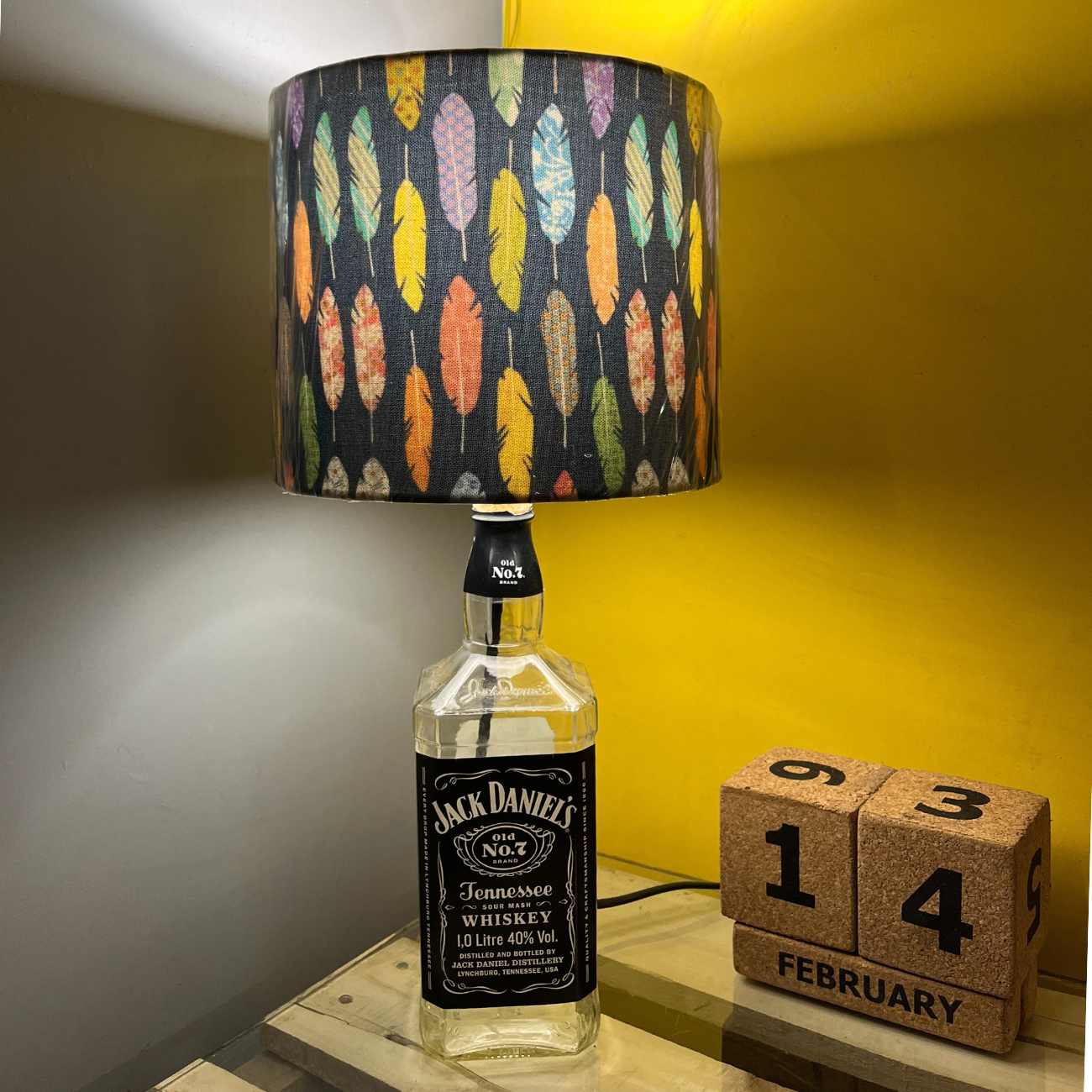 Lampe Design Jack Daniel's en palette - récup'art déco