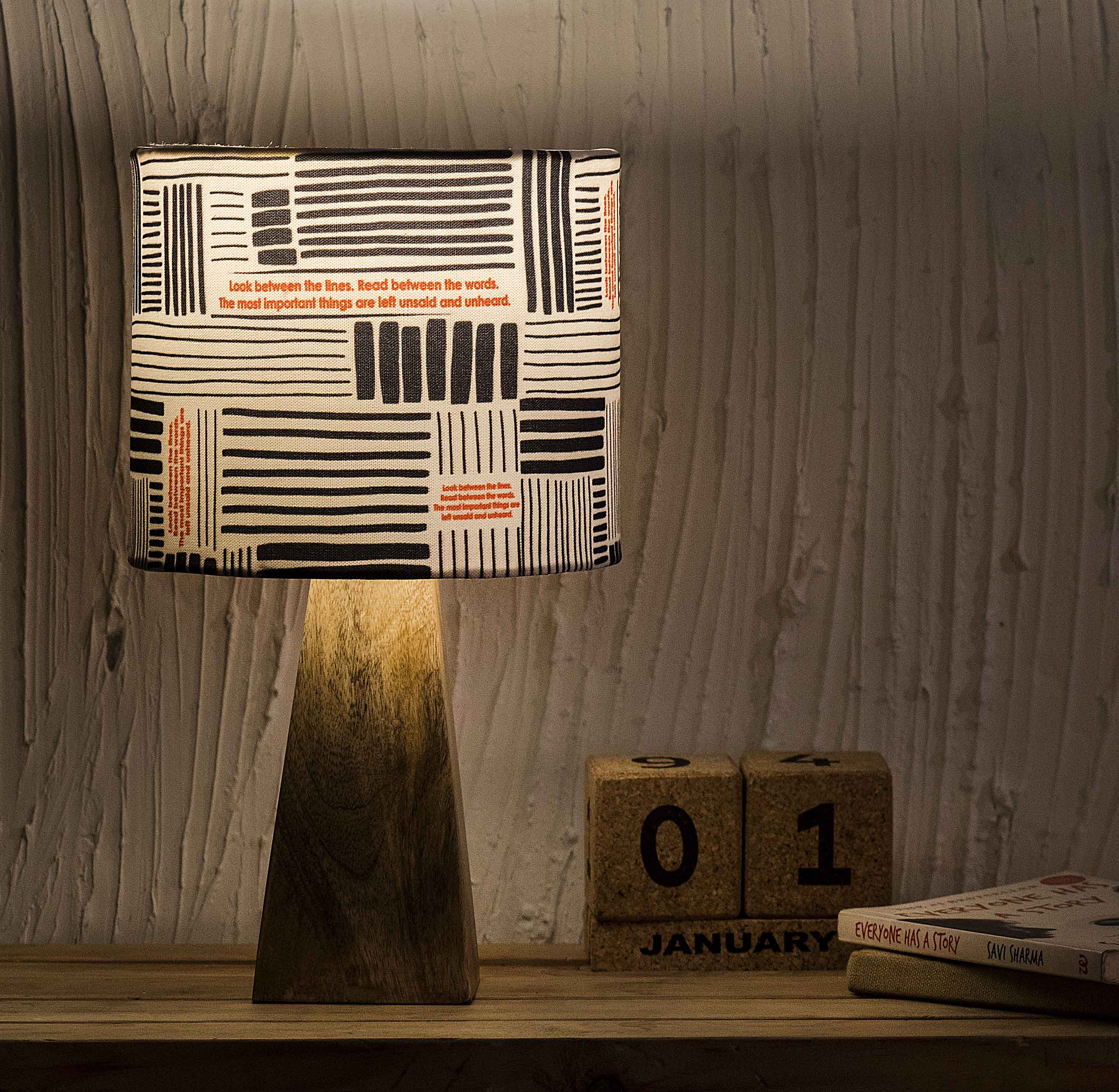 Geometric store wooden lamp