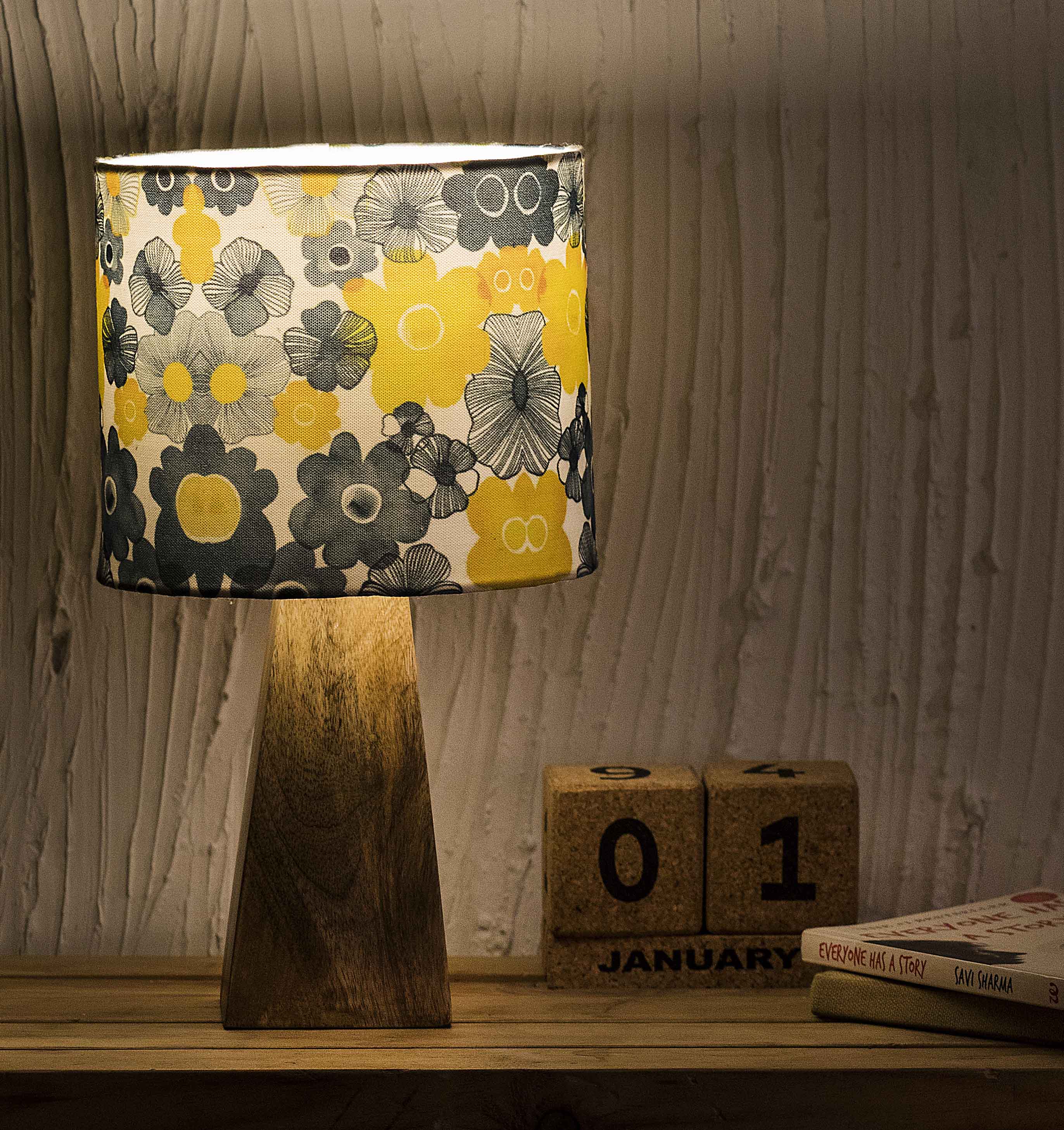 Square wooden store lamp