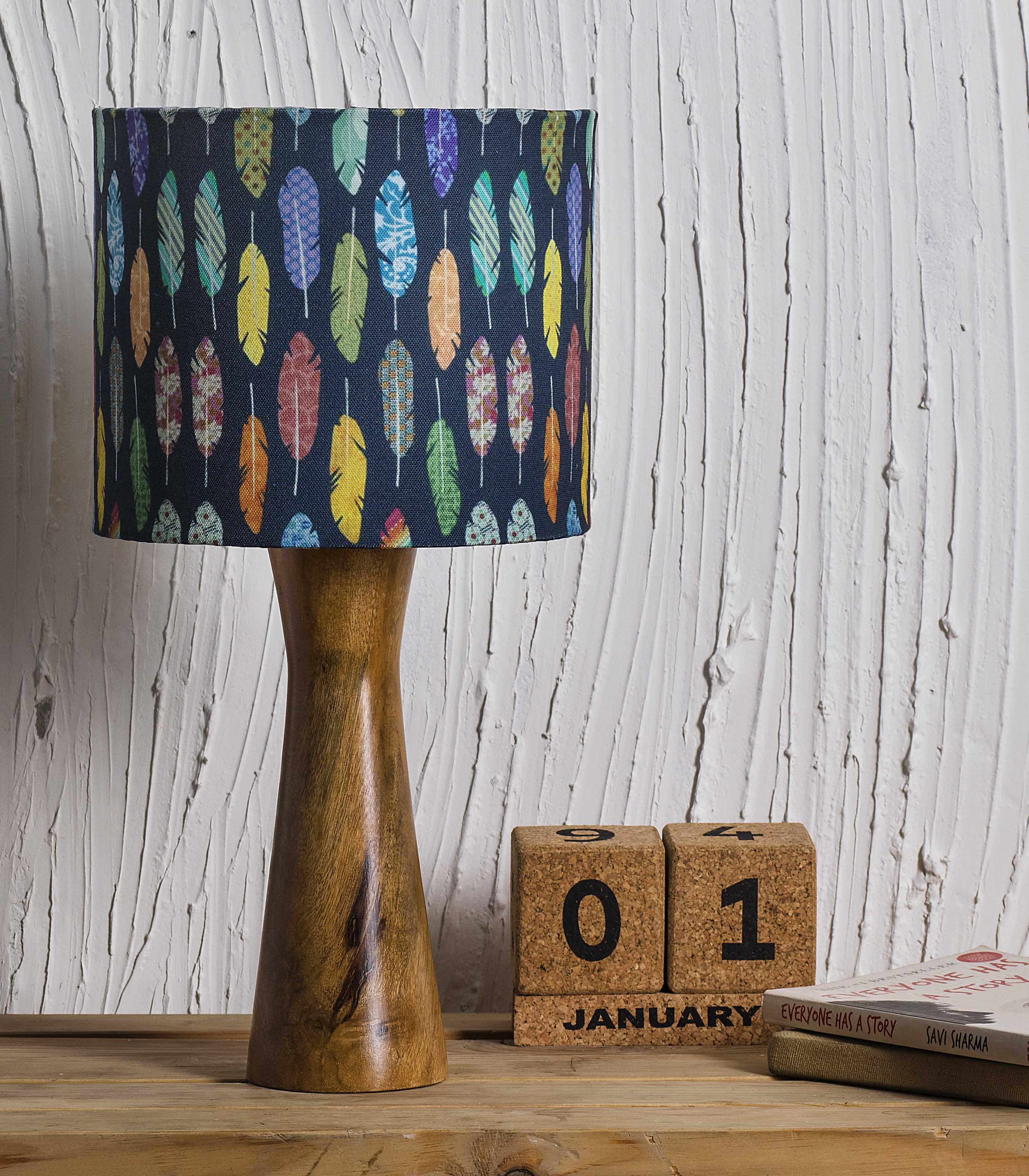 Kavi Feather Wooden Shade Lamp (Round)