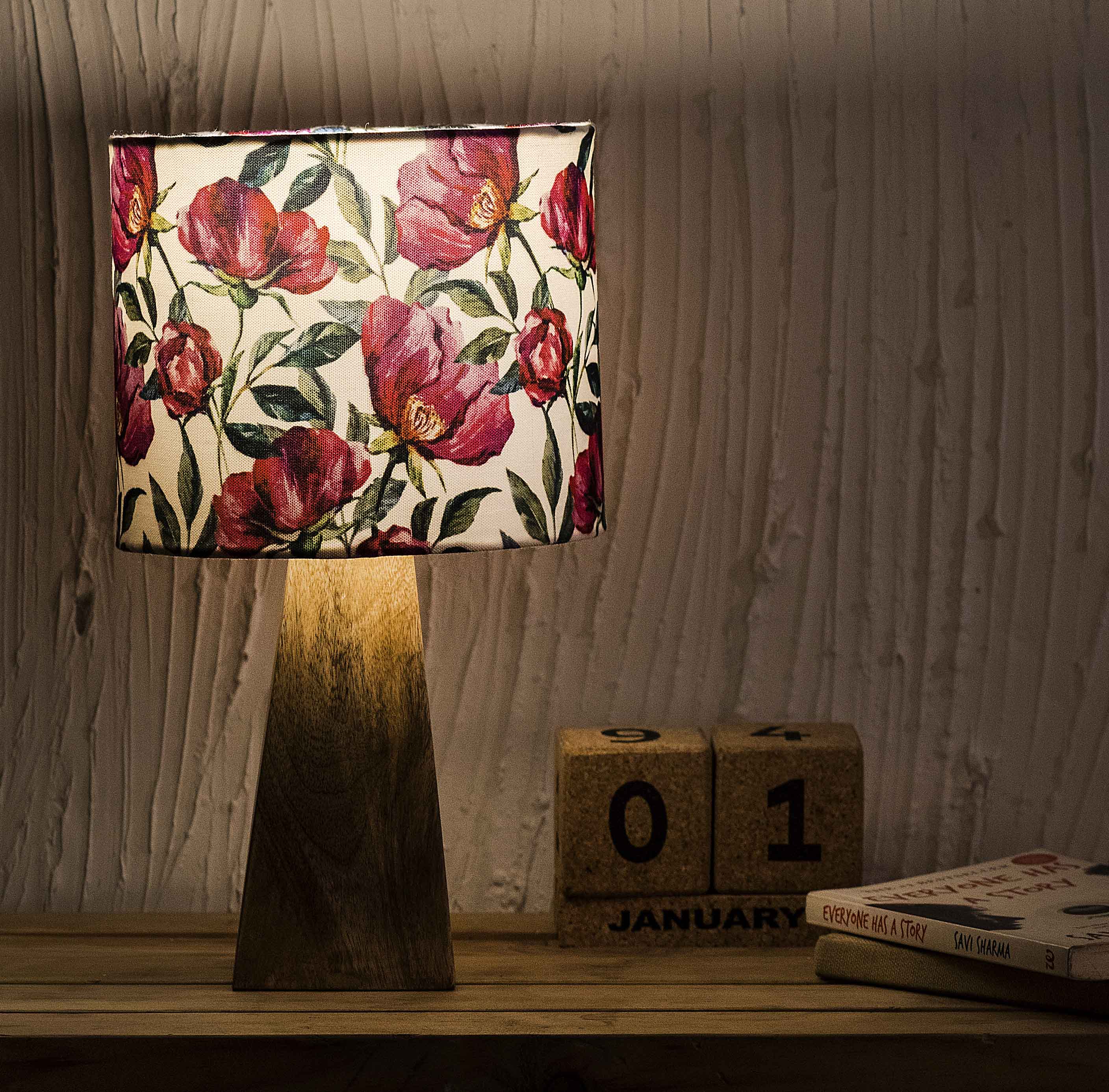 Kavi Flower Wooden Shade Lamp (Square Base)